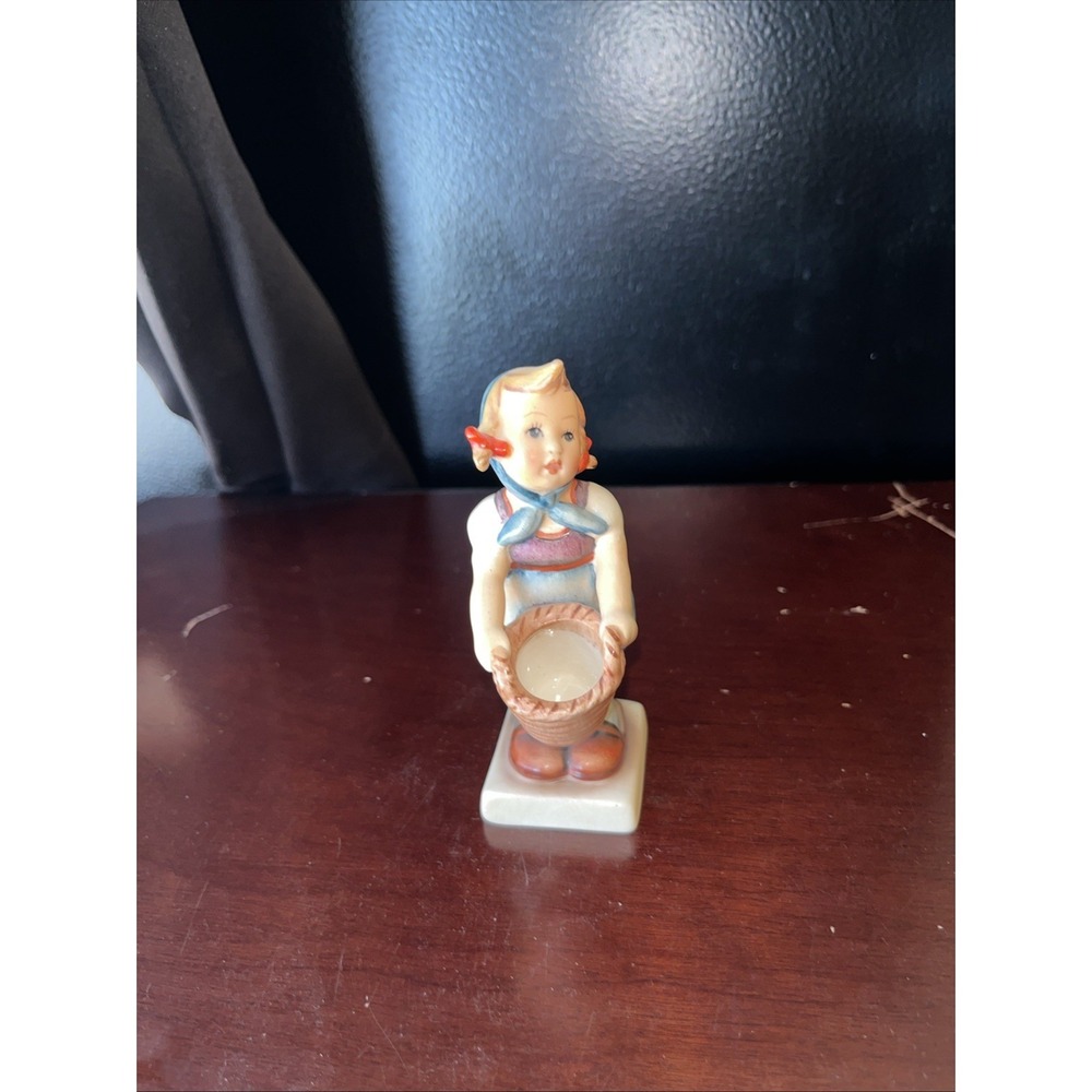 Vtg Goebel Hummel Figurine LITTLE HELPER Girl Carrying Basket 4.25" West Germany